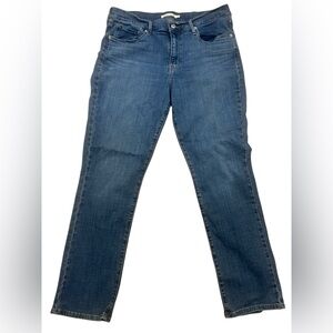 Levi’s Woman’s Classic Straight Jeans